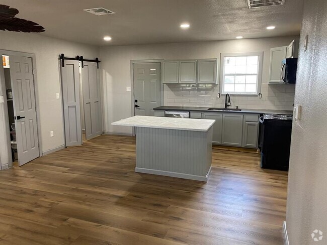 Building Photo - 127 Clearview Dr Rental