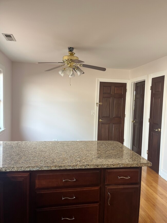 Photo - 8320 W Addison St Unidad #3