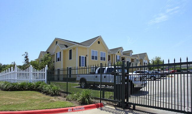 Country Lane Apartments