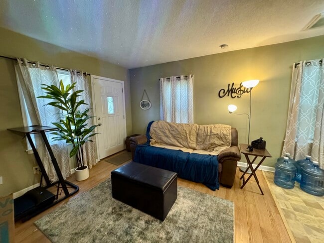 Photo - 1717 Mound St