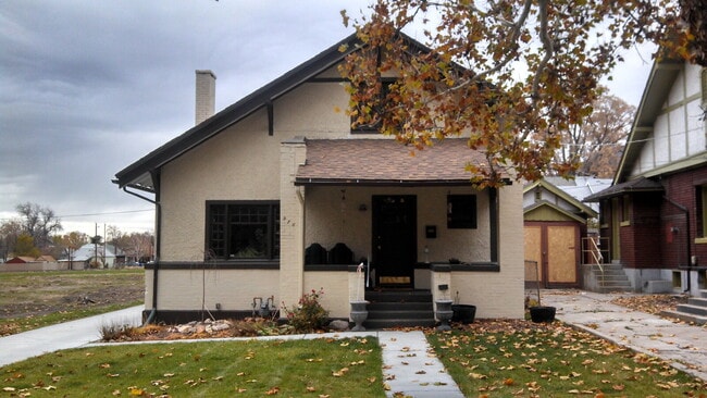 Building Photo - 976 24th St