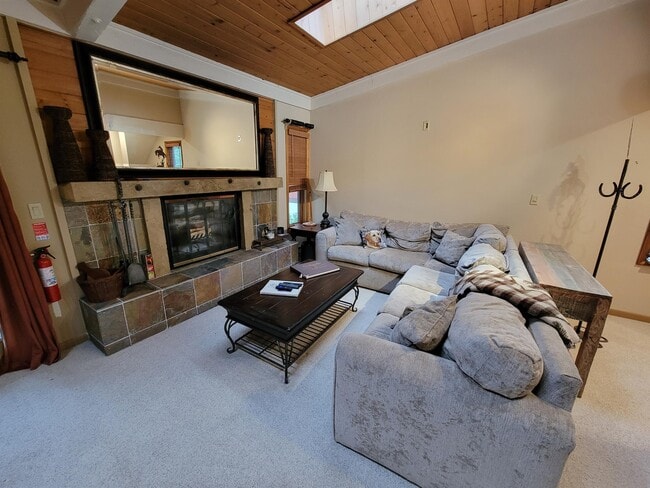 Photo - 2540 Kinnikinnick Rd