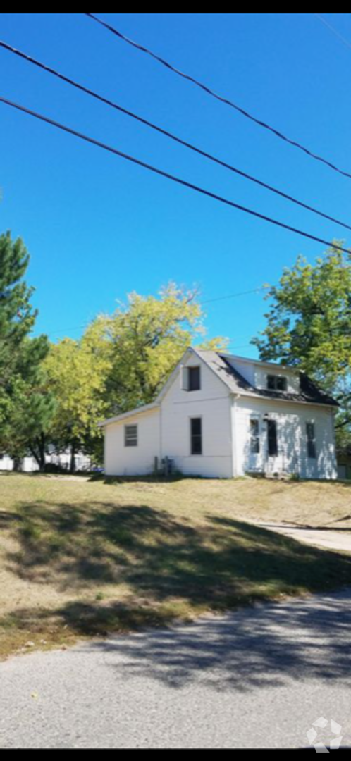 Building Photo - Single Family Home