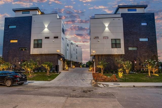 Building Photo - 1813 Park Ave Unit 205
