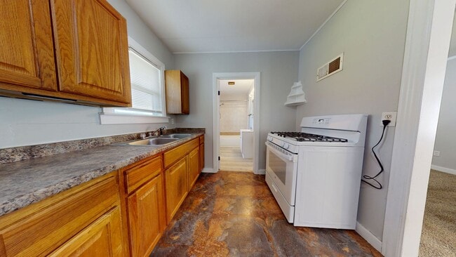 Photo - Charming 2-Bedroom Ranch for Lease in Warren