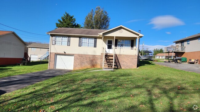 Building Photo - Cute 3 bedroom in town Rental