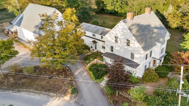 Building Photo - 32 Maple St