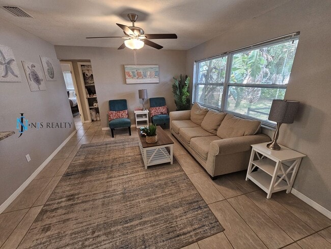 Photo - JUST REDUCED... must see beautiful 3/2 1071 Sq. Ft. with a POOL!! Gorgeous updated Kitchen & bath...