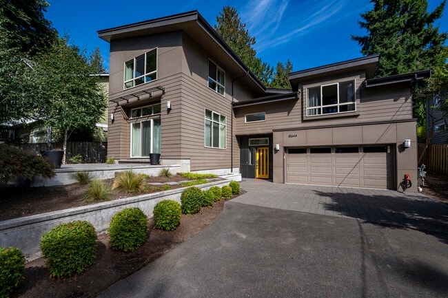 Building Photo - 10644 Bartlett Ave NE