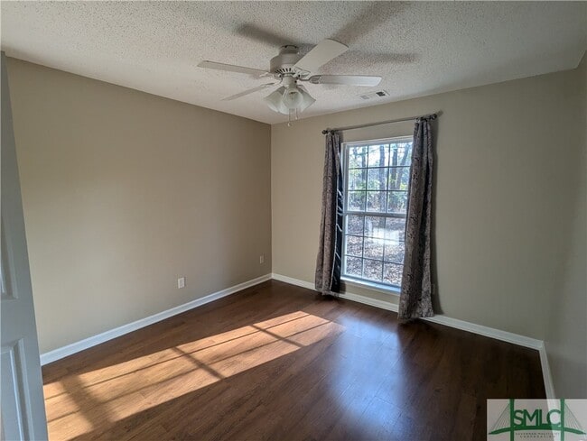 Photo - 550 Laurenburg Dr