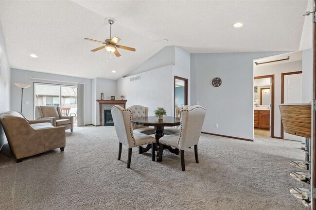 Building Photo - 1886 Goose Lake Cir Rental