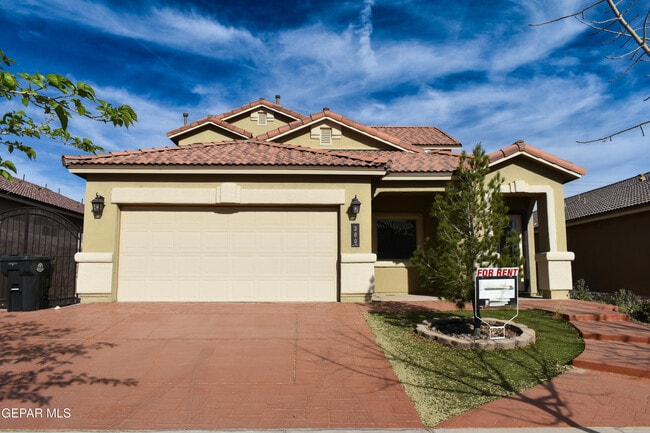 Photo - 300 Saltford Pl