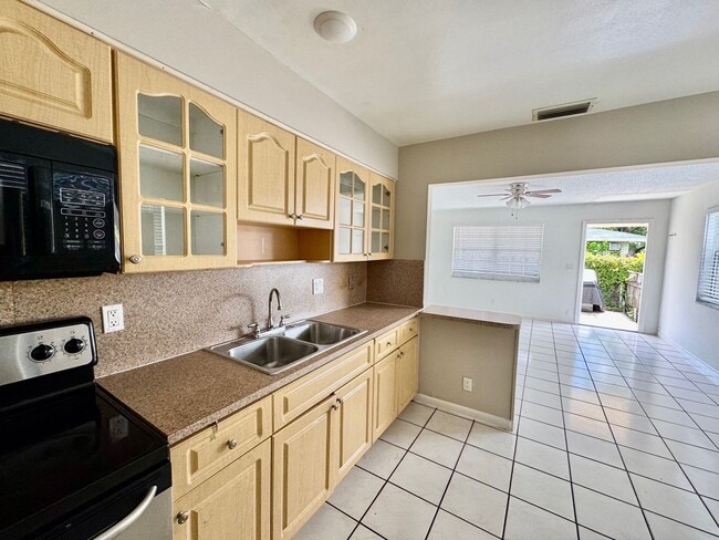 Building Photo - POS Holdings LLC-718-720 Unit POS Holdings LLC - 718 Rental