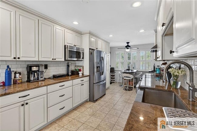 Photo - 177 Midfield Rd
