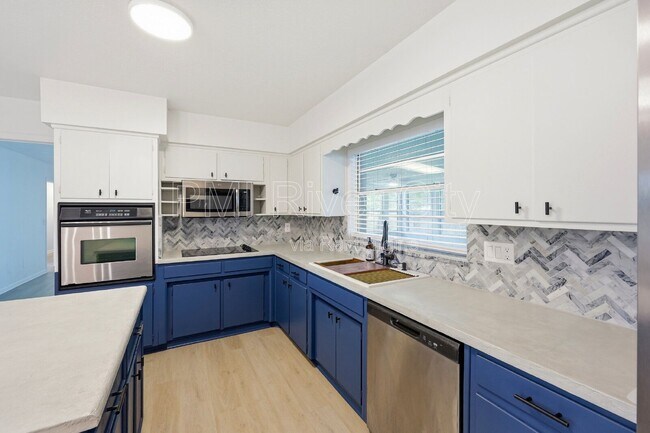 Photo - 2860 Cedarcrest Dr