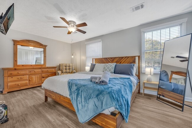 8802 Long Beach Cir