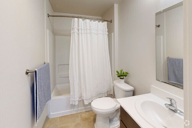 3BR, 3BA - 1,195SF - Bathroom 3 - Villas