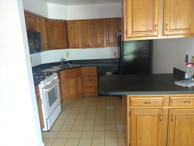 kitchen - 3535 Chevy Chase Lake Dr Unit Hamlet House