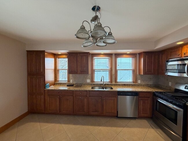 Photo - 35-37-37 John St Unit 3