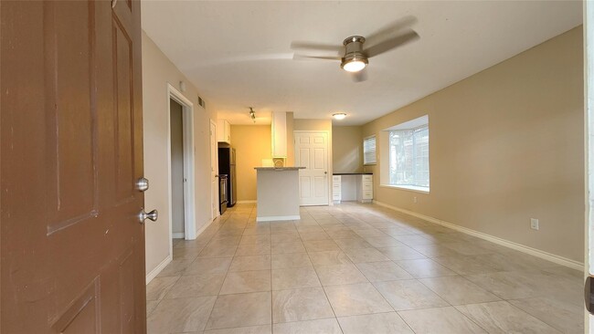 Building Photo - 3224 Timmons Ln Unit 129