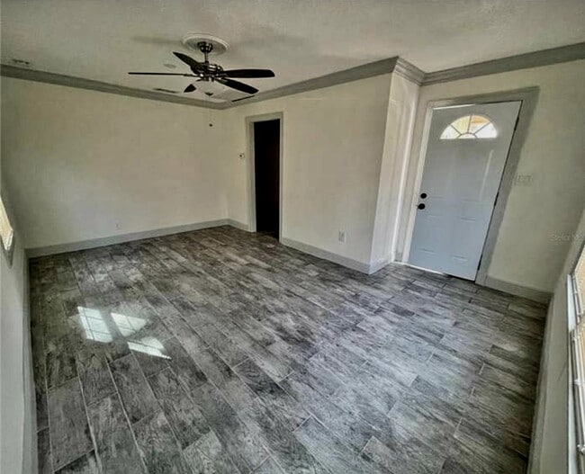 Living Room - 1911 E Poinsettia Ave Unit Main