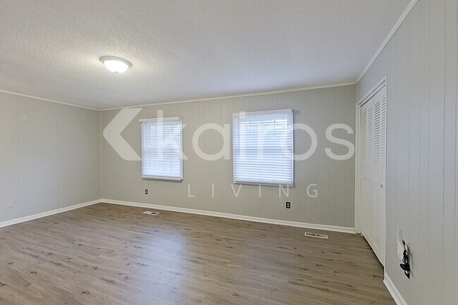 Photo - 2319 Applewood Dr