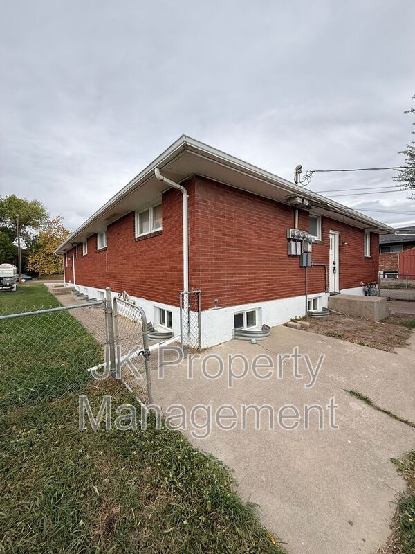 Photo - 530 21st Ave NE