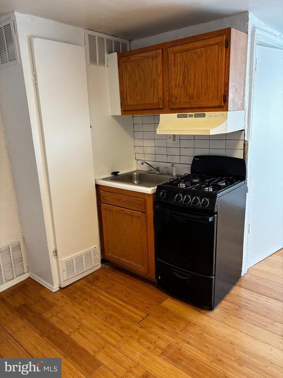 Building Photo - 920 S 12th St Unit 3