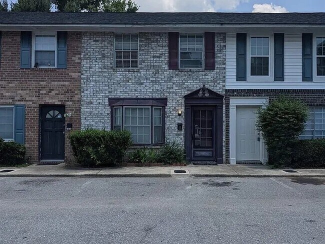 Building Photo - 1840 Tall Pines Cir