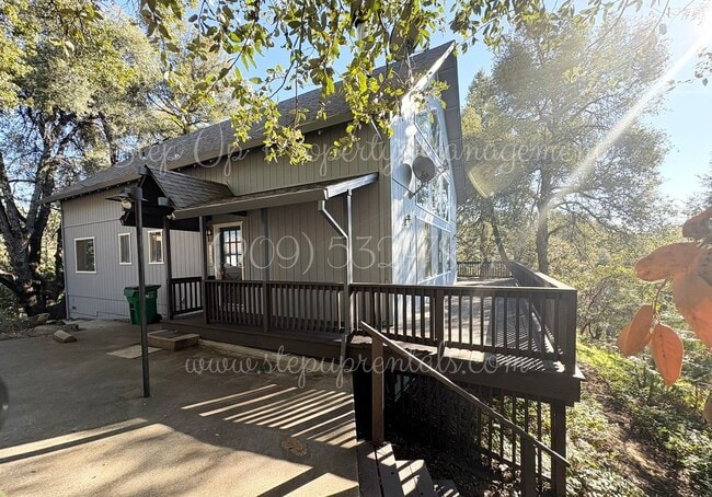 Photo - Spacious 3-Bedroom, 2-Bath Home with Garage and Private Deck in Sonora