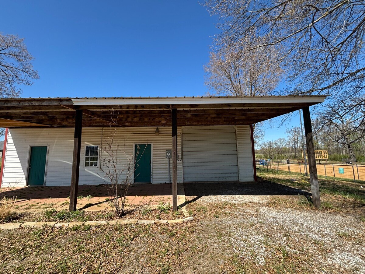 Photo - 200 Ware Rd