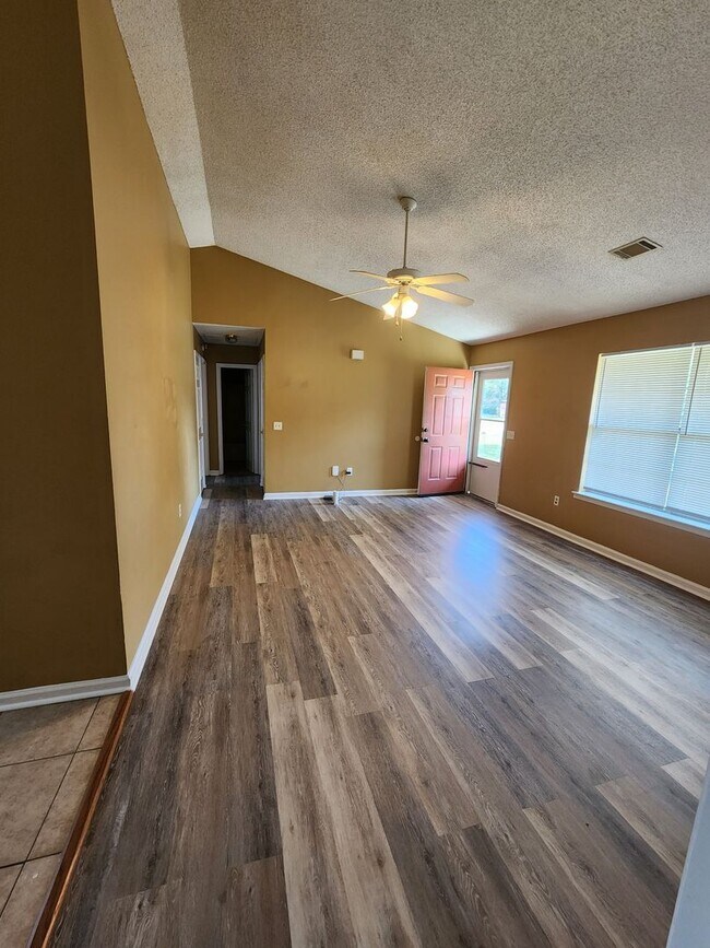 Photo - 102 Crosby Dr