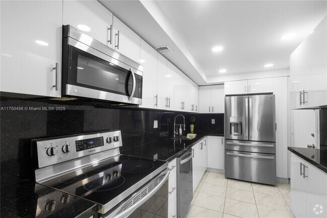 Building Photo - 1849 S Ocean Dr Unit 407 Rental