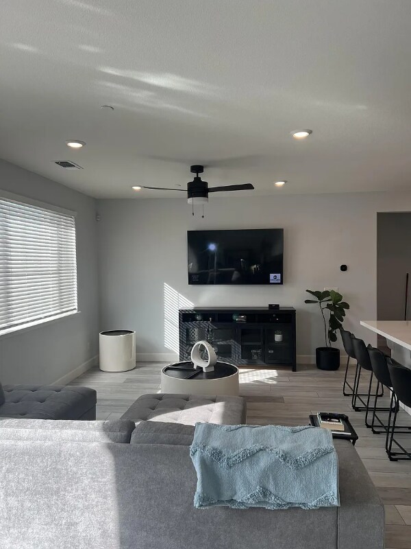 Photo - 630 Golden Violet Way