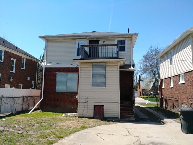 Photo - Beautiful 3 bedroom 1.5 bathroom colonial!