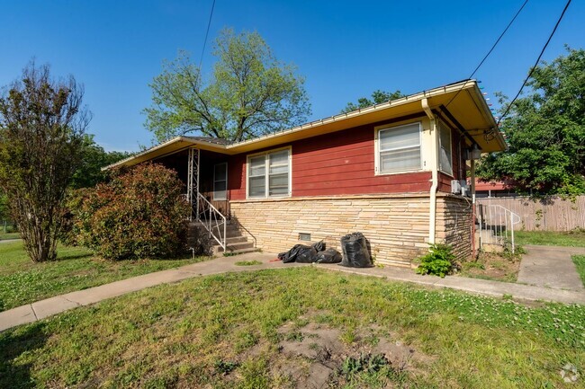 Building Photo - 4005 S Zenith Ave Triplex Unit Main House