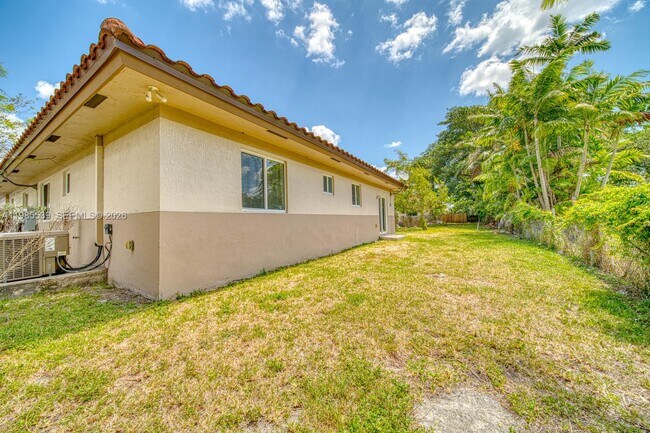 Photo - 14708 NE 7th Ave Unidad 14708