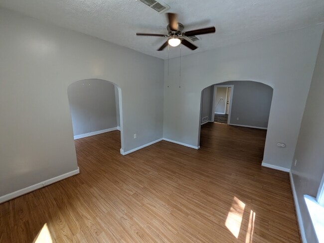 Photo - 330 W 17th St