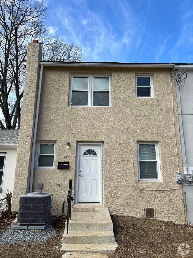 Building Photo - 3 Bed, 1 Bath, Wallingford Rental