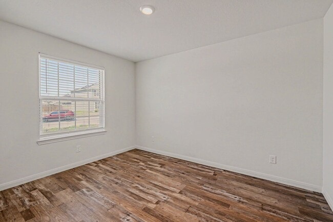 Photo - 3 Bed / 2 Bath in Luckey Ranch – Hardwood Floors + Fridge, W/D Included