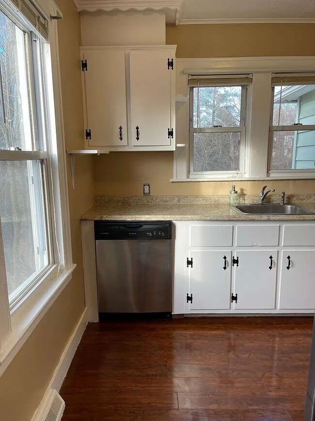 Photo - 33 Woodbine St