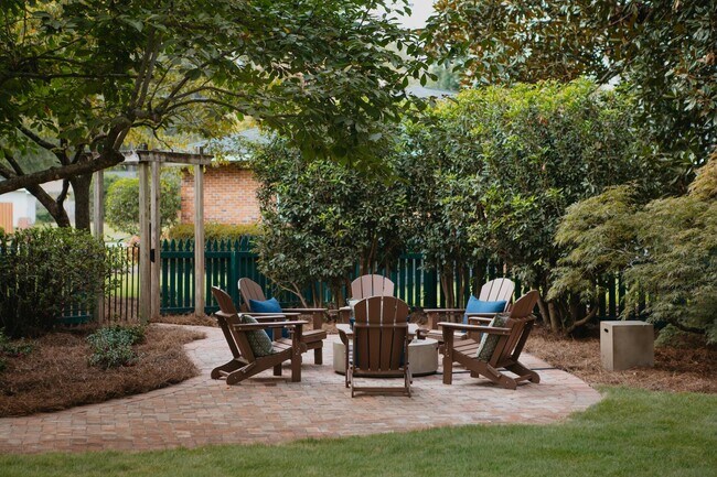 Photo - 946 Magnolia St SE