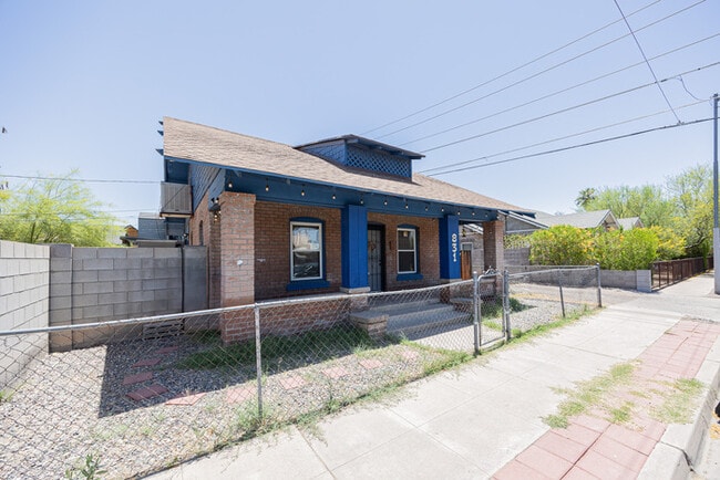 Building Photo - 831 N 10th St
