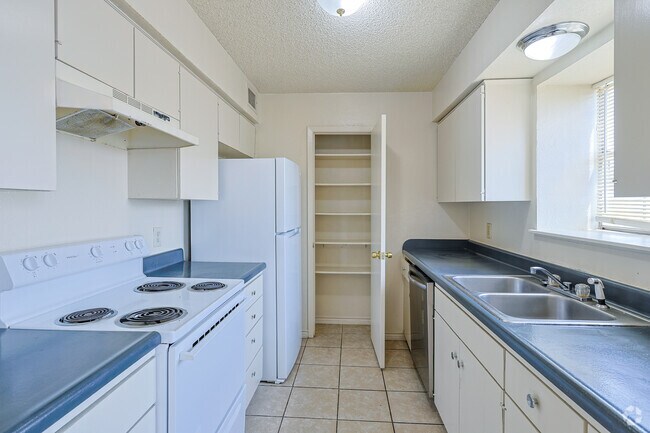 2BR, 2BA - 1,200SF - Kitchen