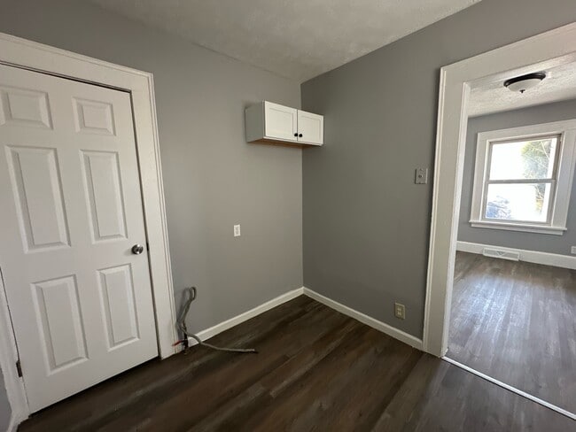 Photo - 2411 Indiana Way NE