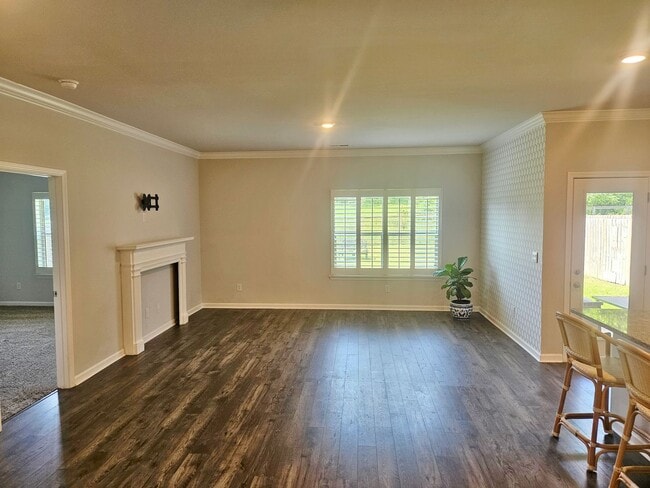 Photo - 230 Ashland Dr SW