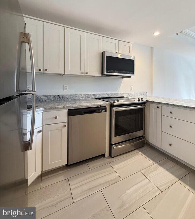 Photo - 2719 M St NW Unidad 2719