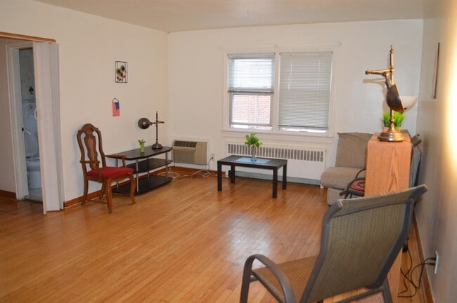 Photo - 721 Broad Ave