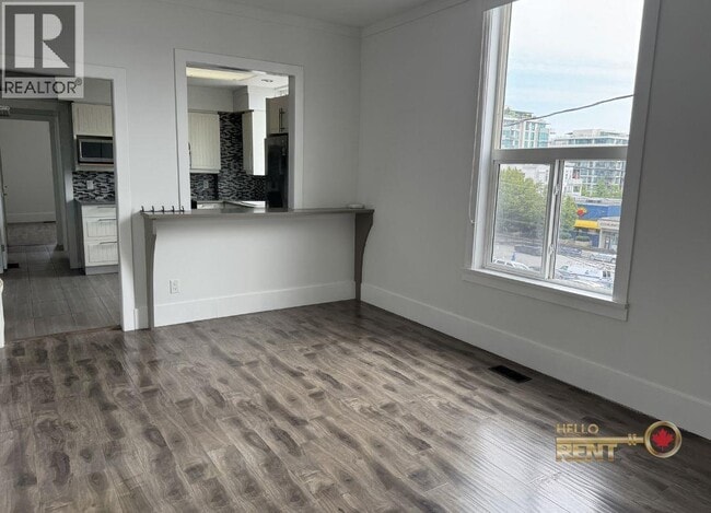 130 Lonsdale Ave Unit 101