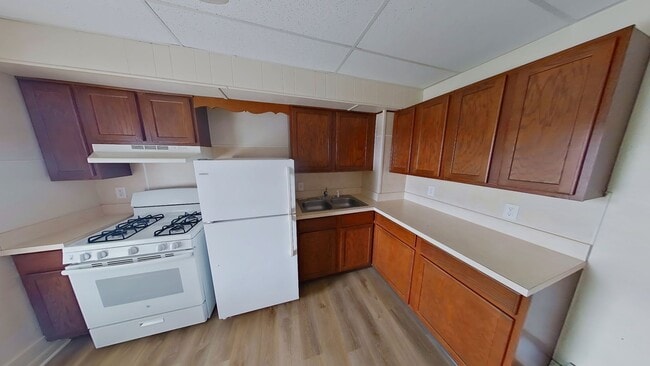 Photo - 411 W Broadway Unit Apt 2